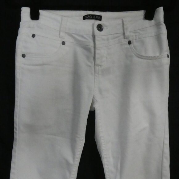 SUKO JEANS | size 4 | Classic White Cropped Capris - Picture 6 of 16